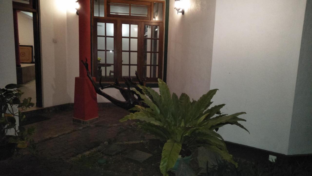 Hotel Mandakini Battaramulla Ngoại thất bức ảnh